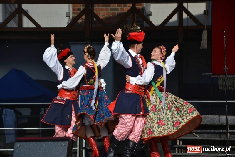 Zdjęcie w galerii na portalu naszraciborz.pl: Reprezentacyjny Zespół Artystyczny Wojska Polskiego wystąpił na Zamku Piastowskim wiadomości z regionu