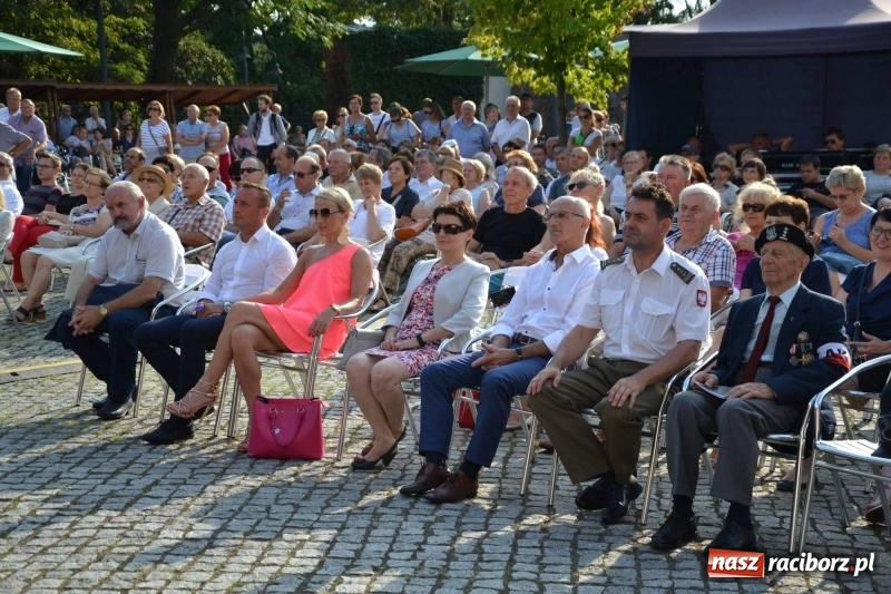 Zdjęcie w galerii na portalu naszraciborz.pl: Reprezentacyjny Zespół Artystyczny Wojska Polskiego wystąpił na Zamku Piastowskim wiadomości z regionu