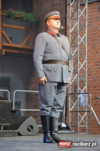 Zdjęcie w galerii na portalu naszraciborz.pl: Reprezentacyjny Zespół Artystyczny Wojska Polskiego wystąpił na Zamku Piastowskim wiadomości z regionu