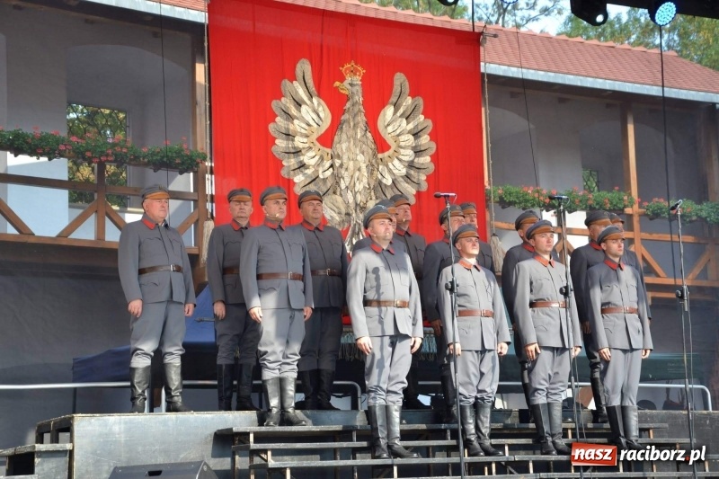 Zdjęcie w galerii na portalu naszraciborz.pl: Reprezentacyjny Zespół Artystyczny Wojska Polskiego wystąpił na Zamku Piastowskim wiadomości z regionu