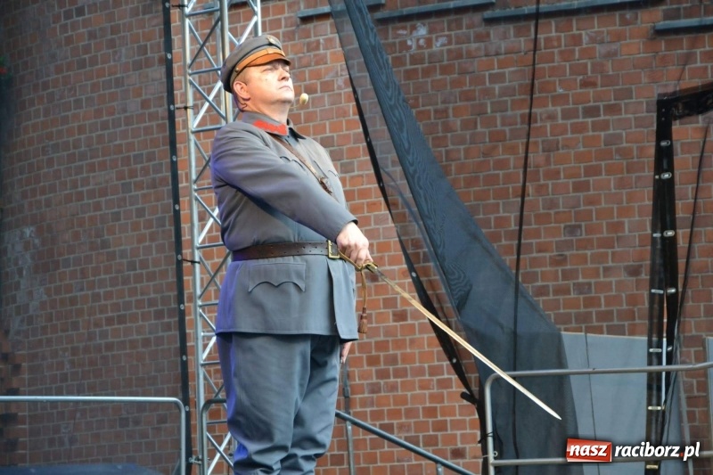 Zdjęcie w galerii na portalu naszraciborz.pl: Reprezentacyjny Zespół Artystyczny Wojska Polskiego wystąpił na Zamku Piastowskim wiadomości z regionu