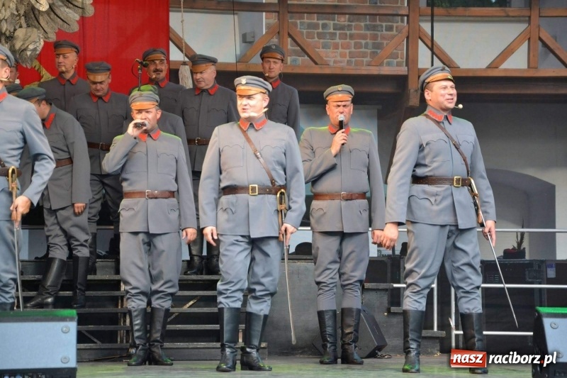 Zdjęcie w galerii na portalu naszraciborz.pl: Reprezentacyjny Zespół Artystyczny Wojska Polskiego wystąpił na Zamku Piastowskim wiadomości z regionu