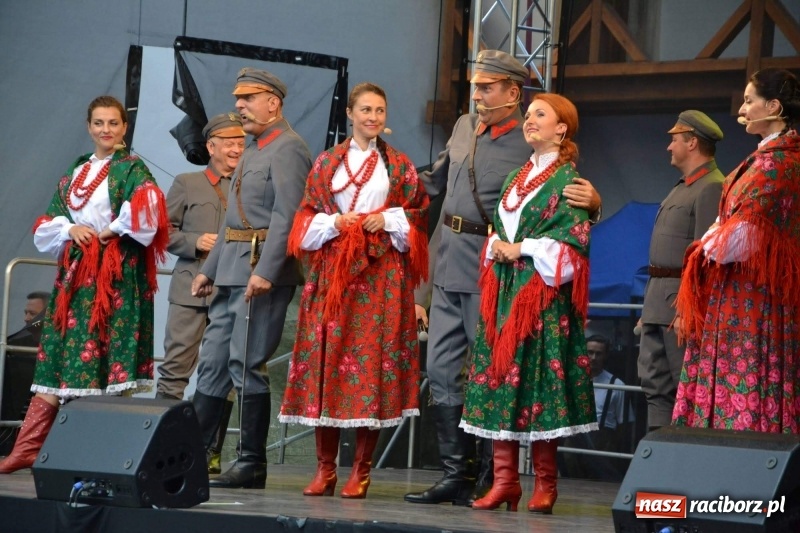 Zdjęcie w galerii na portalu naszraciborz.pl: Reprezentacyjny Zespół Artystyczny Wojska Polskiego wystąpił na Zamku Piastowskim wiadomości z regionu