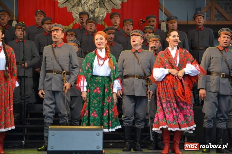 Zdjęcie w galerii na portalu naszraciborz.pl: Reprezentacyjny Zespół Artystyczny Wojska Polskiego wystąpił na Zamku Piastowskim wiadomości z regionu
