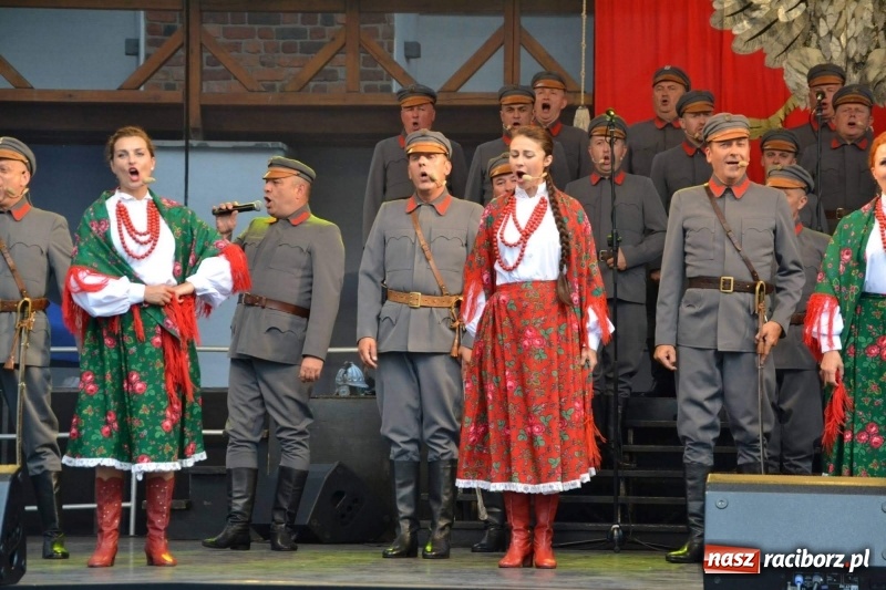 Zdjęcie w galerii na portalu naszraciborz.pl: Reprezentacyjny Zespół Artystyczny Wojska Polskiego wystąpił na Zamku Piastowskim wiadomości z regionu
