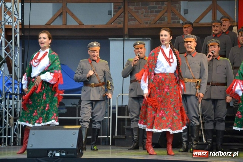 Zdjęcie w galerii na portalu naszraciborz.pl: Reprezentacyjny Zespół Artystyczny Wojska Polskiego wystąpił na Zamku Piastowskim wiadomości z regionu