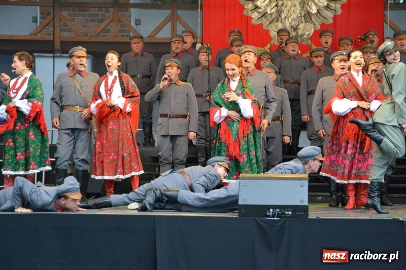 Zdjęcie w galerii na portalu naszraciborz.pl: Reprezentacyjny Zespół Artystyczny Wojska Polskiego wystąpił na Zamku Piastowskim wiadomości z regionu