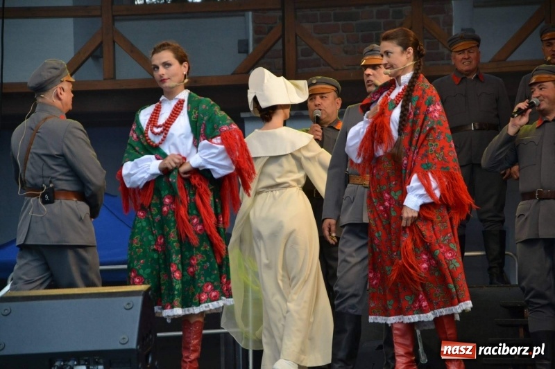 Zdjęcie w galerii na portalu naszraciborz.pl: Reprezentacyjny Zespół Artystyczny Wojska Polskiego wystąpił na Zamku Piastowskim wiadomości z regionu