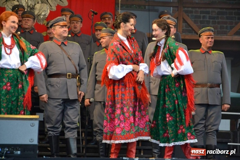 Zdjęcie w galerii na portalu naszraciborz.pl: Reprezentacyjny Zespół Artystyczny Wojska Polskiego wystąpił na Zamku Piastowskim wiadomości z regionu