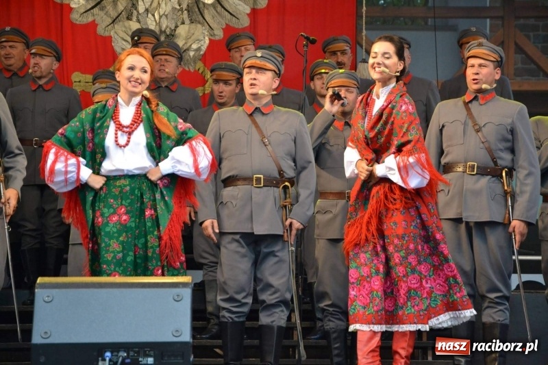 Zdjęcie w galerii na portalu naszraciborz.pl: Reprezentacyjny Zespół Artystyczny Wojska Polskiego wystąpił na Zamku Piastowskim wiadomości z regionu