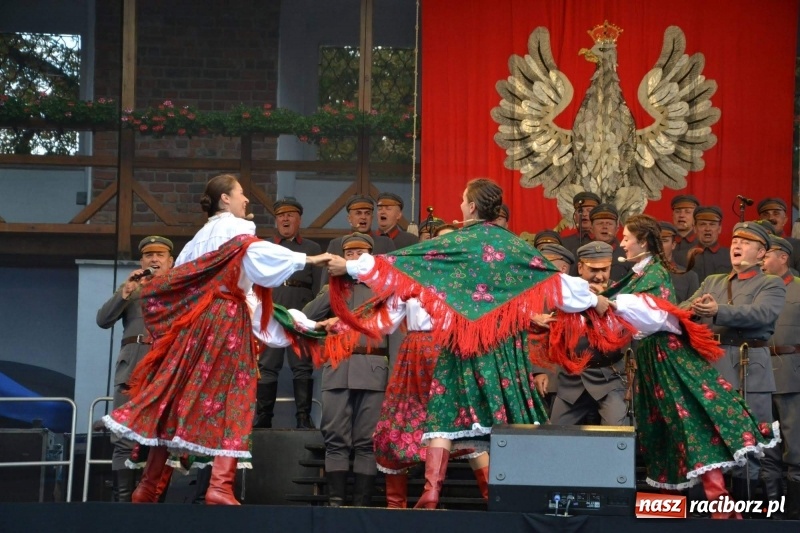 Zdjęcie w galerii na portalu naszraciborz.pl: Reprezentacyjny Zespół Artystyczny Wojska Polskiego wystąpił na Zamku Piastowskim wiadomości z regionu