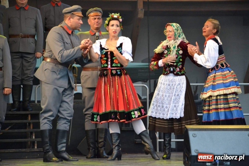 Zdjęcie w galerii na portalu naszraciborz.pl: Reprezentacyjny Zespół Artystyczny Wojska Polskiego wystąpił na Zamku Piastowskim wiadomości z regionu
