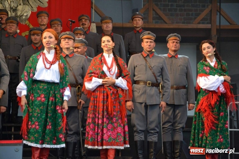 Zdjęcie w galerii na portalu naszraciborz.pl: Reprezentacyjny Zespół Artystyczny Wojska Polskiego wystąpił na Zamku Piastowskim wiadomości z regionu