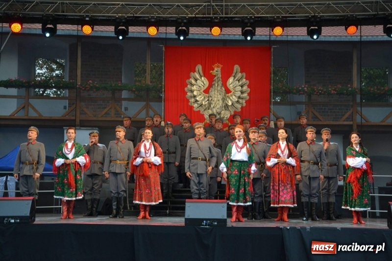 Zdjęcie w galerii na portalu naszraciborz.pl: Reprezentacyjny Zespół Artystyczny Wojska Polskiego wystąpił na Zamku Piastowskim wiadomości z regionu