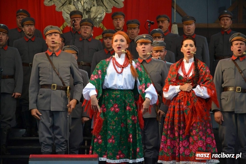 Zdjęcie w galerii na portalu naszraciborz.pl: Reprezentacyjny Zespół Artystyczny Wojska Polskiego wystąpił na Zamku Piastowskim wiadomości z regionu