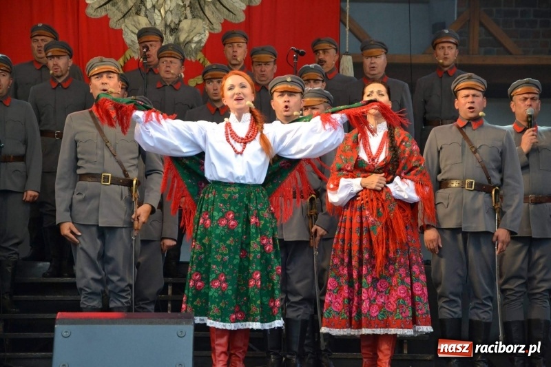 Zdjęcie w galerii na portalu naszraciborz.pl: Reprezentacyjny Zespół Artystyczny Wojska Polskiego wystąpił na Zamku Piastowskim wiadomości z regionu