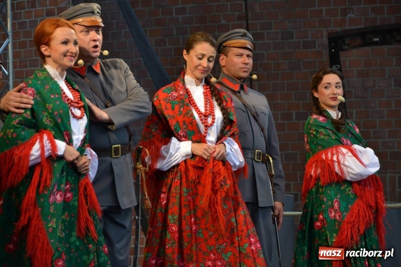 Zdjęcie w galerii na portalu naszraciborz.pl: Reprezentacyjny Zespół Artystyczny Wojska Polskiego wystąpił na Zamku Piastowskim wiadomości z regionu
