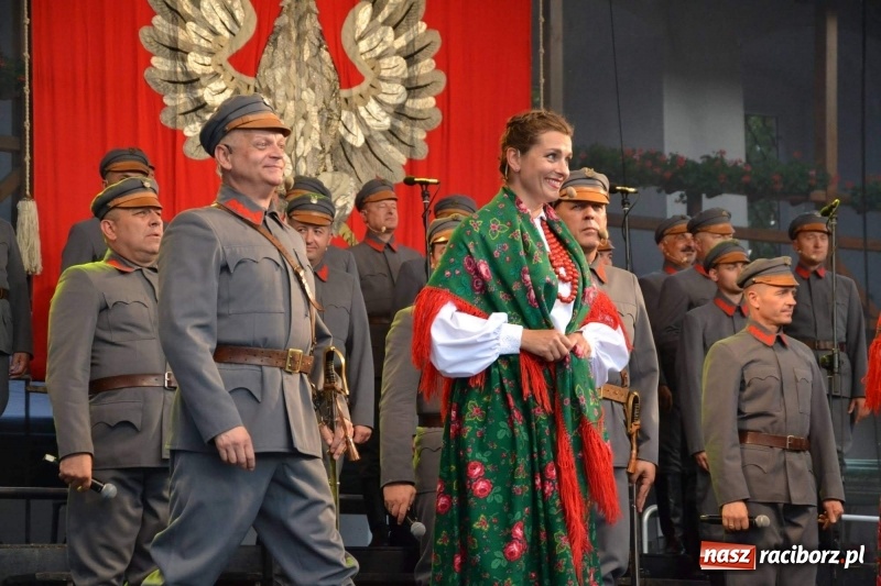 Zdjęcie w galerii na portalu naszraciborz.pl: Reprezentacyjny Zespół Artystyczny Wojska Polskiego wystąpił na Zamku Piastowskim wiadomości z regionu