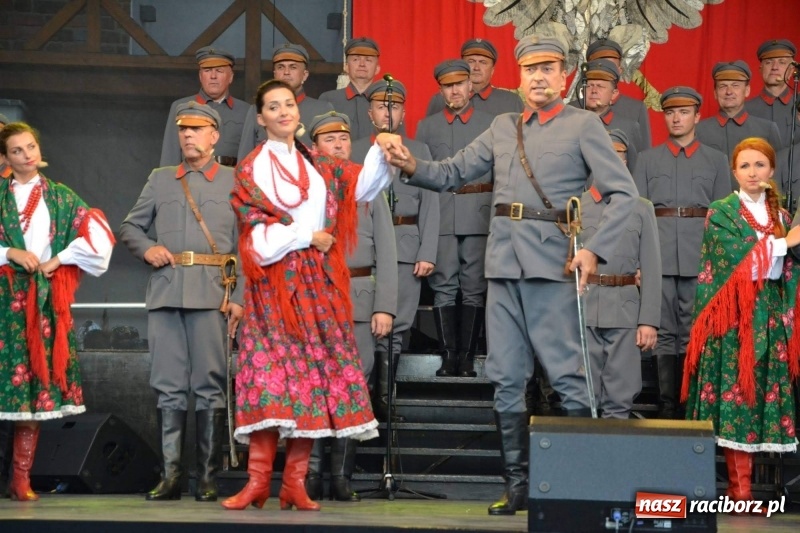 Zdjęcie w galerii na portalu naszraciborz.pl: Reprezentacyjny Zespół Artystyczny Wojska Polskiego wystąpił na Zamku Piastowskim wiadomości z regionu