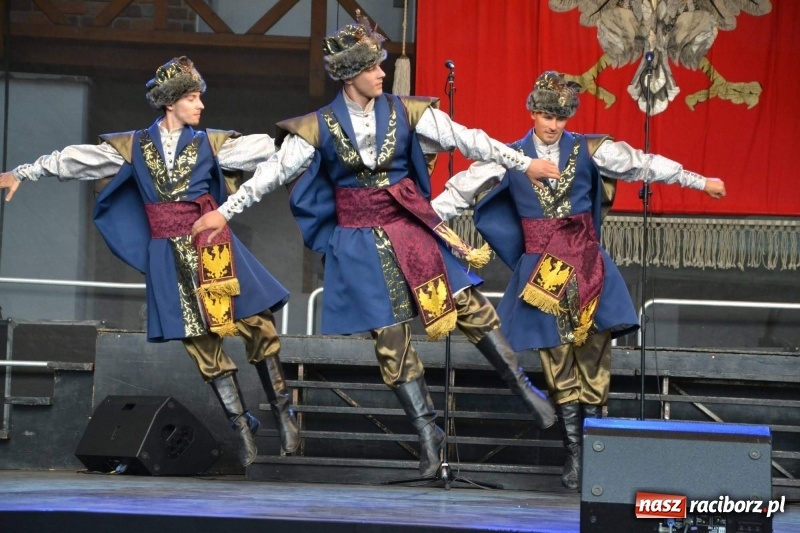 Zdjęcie w galerii na portalu naszraciborz.pl: Reprezentacyjny Zespół Artystyczny Wojska Polskiego wystąpił na Zamku Piastowskim wiadomości z regionu