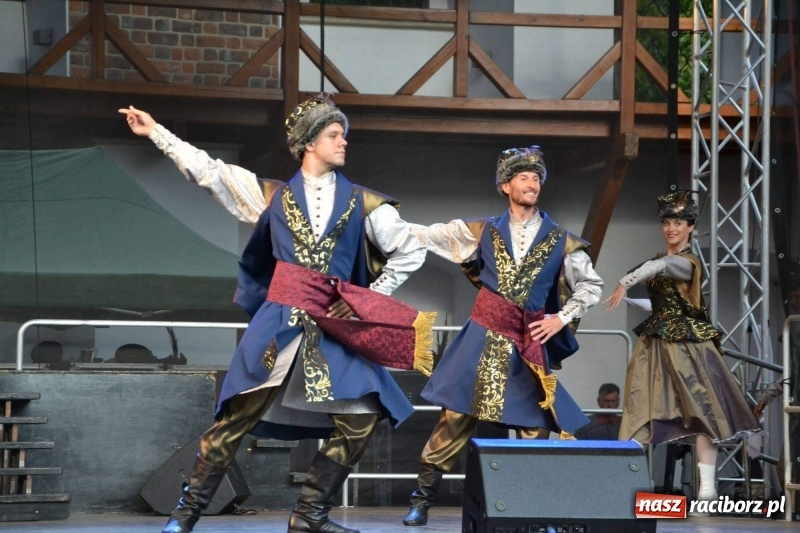 Zdjęcie w galerii na portalu naszraciborz.pl: Reprezentacyjny Zespół Artystyczny Wojska Polskiego wystąpił na Zamku Piastowskim wiadomości z regionu