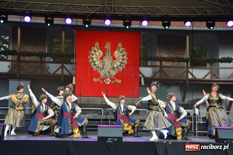 Zdjęcie w galerii na portalu naszraciborz.pl: Reprezentacyjny Zespół Artystyczny Wojska Polskiego wystąpił na Zamku Piastowskim wiadomości z regionu