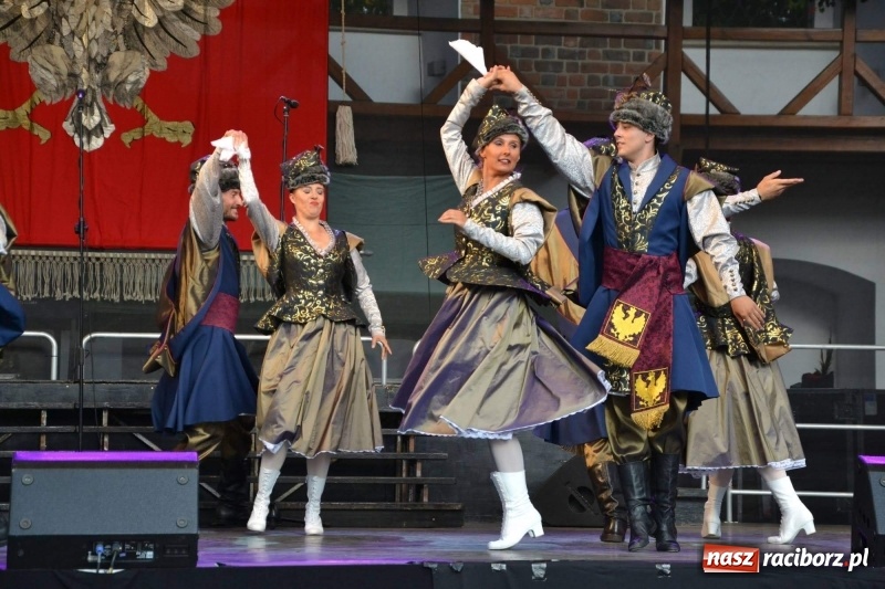 Zdjęcie w galerii na portalu naszraciborz.pl: Reprezentacyjny Zespół Artystyczny Wojska Polskiego wystąpił na Zamku Piastowskim wiadomości z regionu