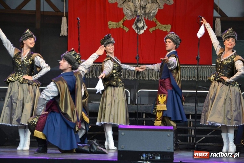 Zdjęcie w galerii na portalu naszraciborz.pl: Reprezentacyjny Zespół Artystyczny Wojska Polskiego wystąpił na Zamku Piastowskim wiadomości z regionu