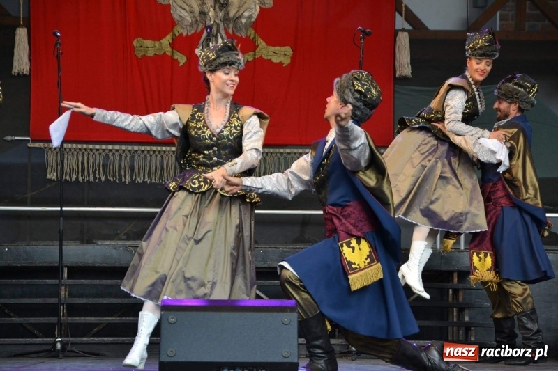 Zdjęcie w galerii na portalu naszraciborz.pl: Reprezentacyjny Zespół Artystyczny Wojska Polskiego wystąpił na Zamku Piastowskim wiadomości z regionu