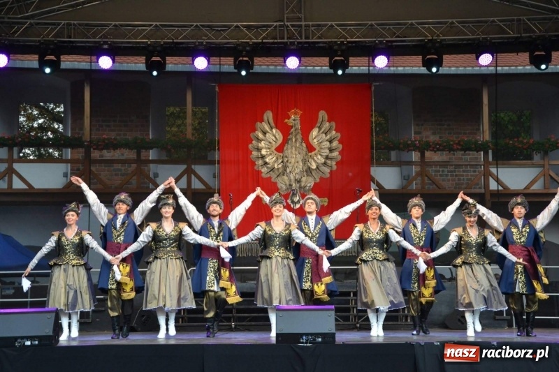 Zdjęcie w galerii na portalu naszraciborz.pl: Reprezentacyjny Zespół Artystyczny Wojska Polskiego wystąpił na Zamku Piastowskim wiadomości z regionu