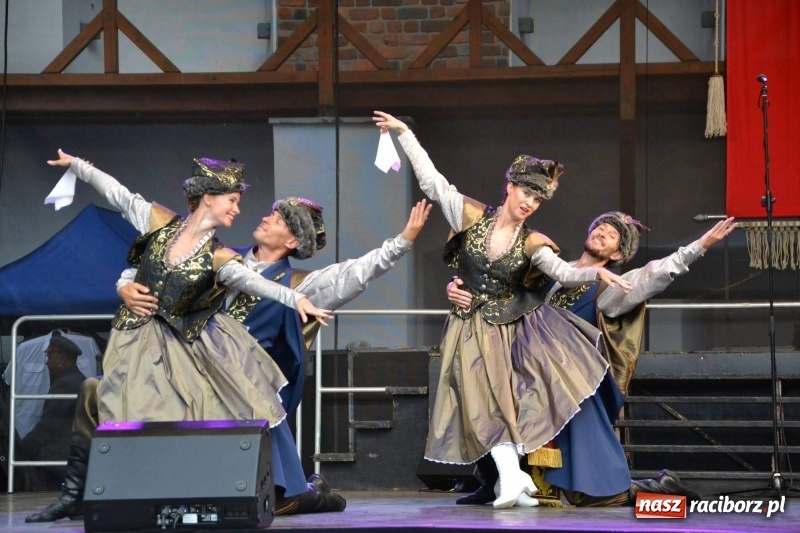 Zdjęcie w galerii na portalu naszraciborz.pl: Reprezentacyjny Zespół Artystyczny Wojska Polskiego wystąpił na Zamku Piastowskim wiadomości z regionu