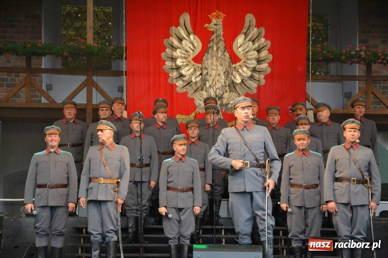 Zdjęcie w galerii na portalu naszraciborz.pl: Reprezentacyjny Zespół Artystyczny Wojska Polskiego wystąpił na Zamku Piastowskim wiadomości z regionu