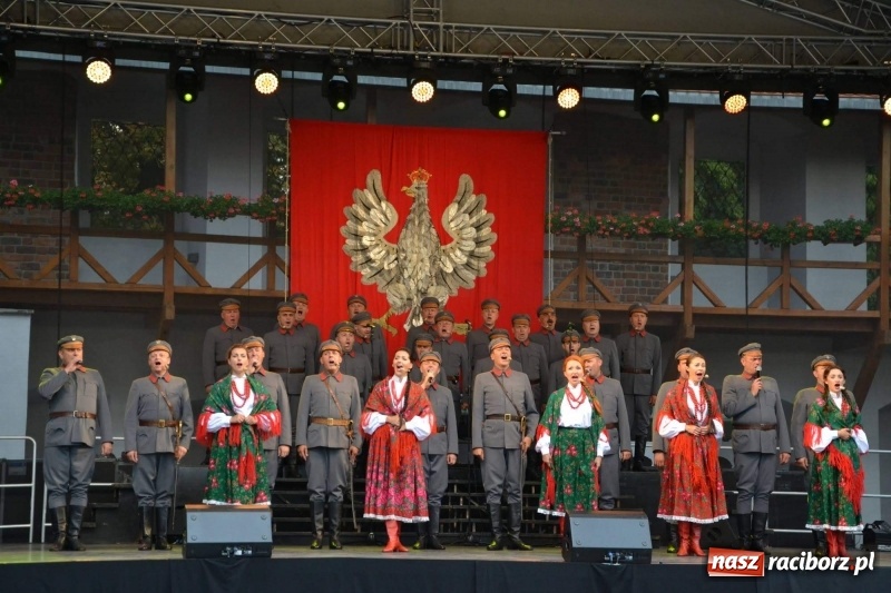 Zdjęcie w galerii na portalu naszraciborz.pl: Reprezentacyjny Zespół Artystyczny Wojska Polskiego wystąpił na Zamku Piastowskim wiadomości z regionu