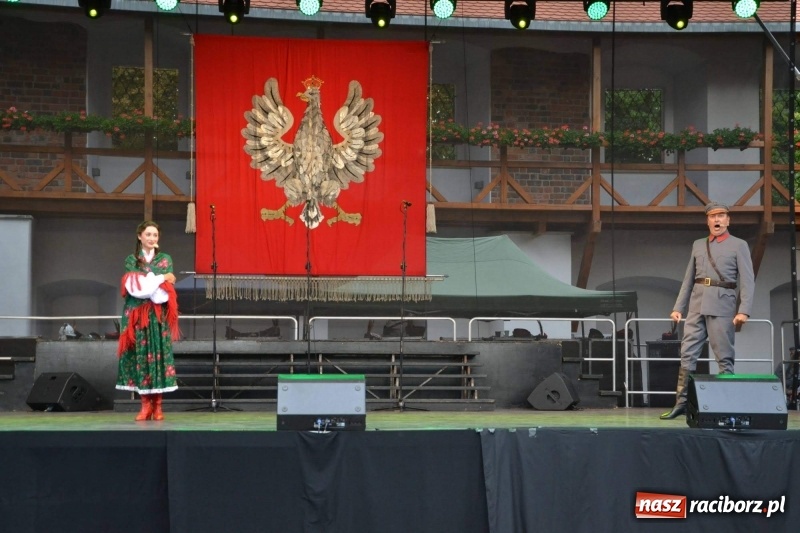 Zdjęcie w galerii na portalu naszraciborz.pl: Reprezentacyjny Zespół Artystyczny Wojska Polskiego wystąpił na Zamku Piastowskim wiadomości z regionu