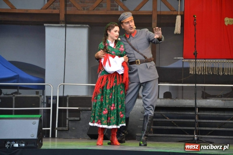 Zdjęcie w galerii na portalu naszraciborz.pl: Reprezentacyjny Zespół Artystyczny Wojska Polskiego wystąpił na Zamku Piastowskim wiadomości z regionu