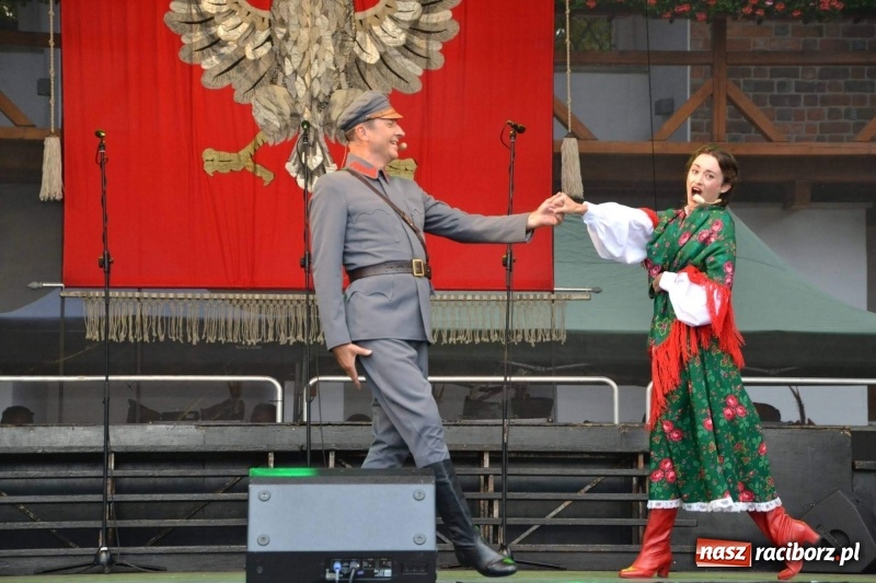 Zdjęcie w galerii na portalu naszraciborz.pl: Reprezentacyjny Zespół Artystyczny Wojska Polskiego wystąpił na Zamku Piastowskim wiadomości z regionu