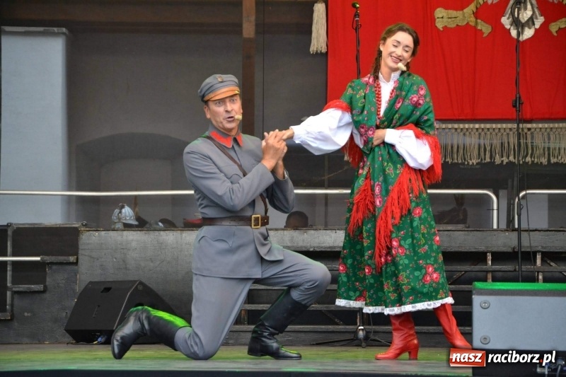 Zdjęcie w galerii na portalu naszraciborz.pl: Reprezentacyjny Zespół Artystyczny Wojska Polskiego wystąpił na Zamku Piastowskim wiadomości z regionu