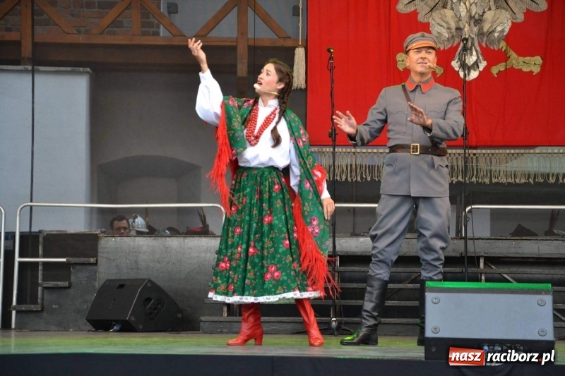 Zdjęcie w galerii na portalu naszraciborz.pl: Reprezentacyjny Zespół Artystyczny Wojska Polskiego wystąpił na Zamku Piastowskim wiadomości z regionu