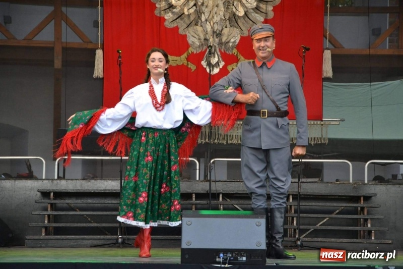 Zdjęcie w galerii na portalu naszraciborz.pl: Reprezentacyjny Zespół Artystyczny Wojska Polskiego wystąpił na Zamku Piastowskim wiadomości z regionu