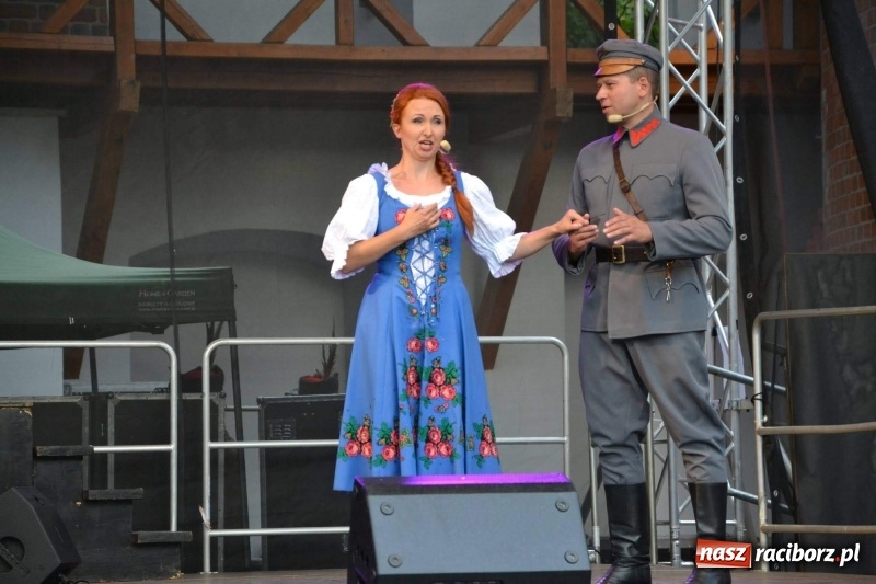 Zdjęcie w galerii na portalu naszraciborz.pl: Reprezentacyjny Zespół Artystyczny Wojska Polskiego wystąpił na Zamku Piastowskim wiadomości z regionu