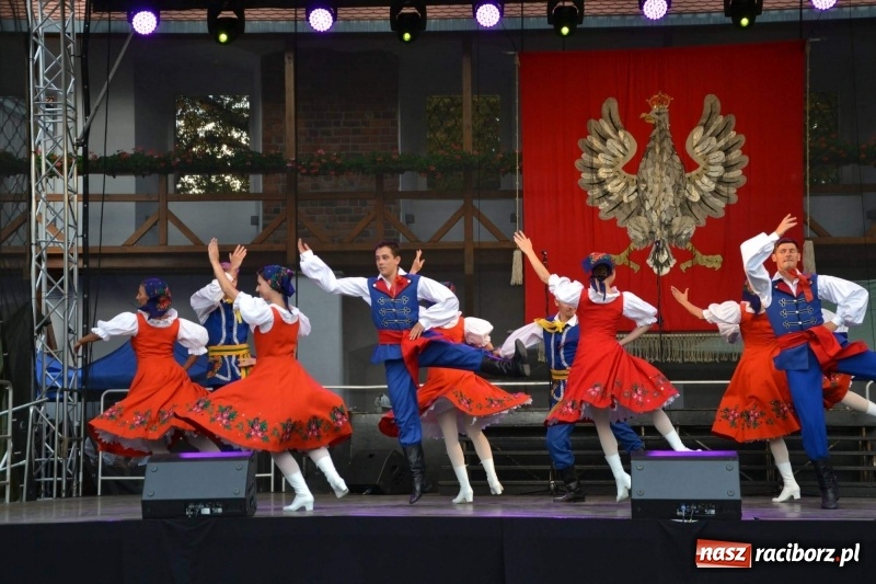 Zdjęcie w galerii na portalu naszraciborz.pl: Reprezentacyjny Zespół Artystyczny Wojska Polskiego wystąpił na Zamku Piastowskim wiadomości z regionu