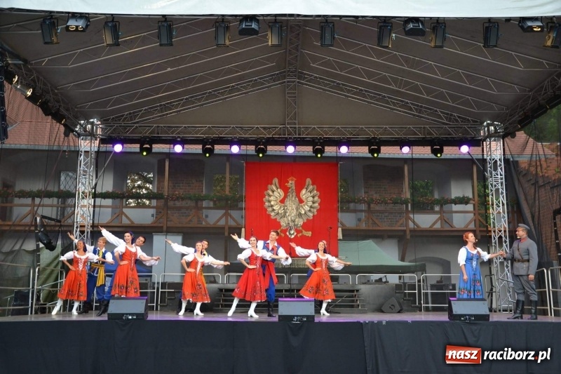 Zdjęcie w galerii na portalu naszraciborz.pl: Reprezentacyjny Zespół Artystyczny Wojska Polskiego wystąpił na Zamku Piastowskim wiadomości z regionu