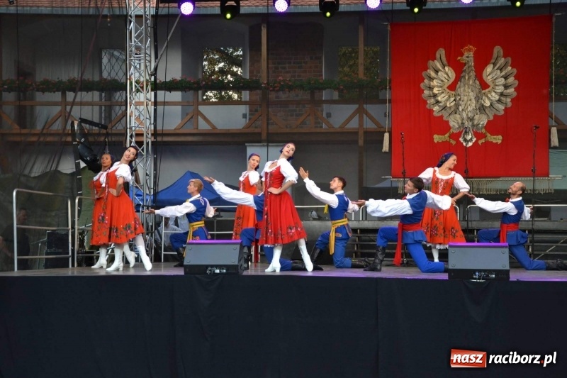 Zdjęcie w galerii na portalu naszraciborz.pl: Reprezentacyjny Zespół Artystyczny Wojska Polskiego wystąpił na Zamku Piastowskim wiadomości z regionu