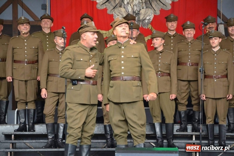 Zdjęcie w galerii na portalu naszraciborz.pl: Reprezentacyjny Zespół Artystyczny Wojska Polskiego wystąpił na Zamku Piastowskim wiadomości z regionu