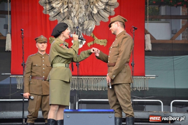 Zdjęcie w galerii na portalu naszraciborz.pl: Reprezentacyjny Zespół Artystyczny Wojska Polskiego wystąpił na Zamku Piastowskim wiadomości z regionu