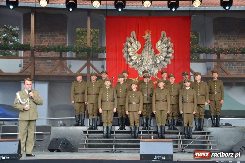 Zdjęcie w galerii na portalu naszraciborz.pl: Reprezentacyjny Zespół Artystyczny Wojska Polskiego wystąpił na Zamku Piastowskim wiadomości z regionu