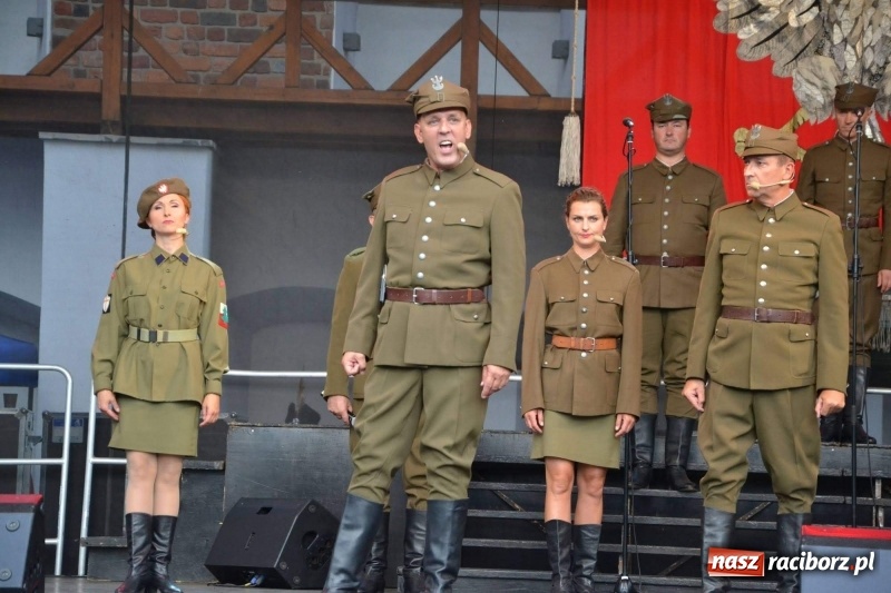 Zdjęcie w galerii na portalu naszraciborz.pl: Reprezentacyjny Zespół Artystyczny Wojska Polskiego wystąpił na Zamku Piastowskim wiadomości z regionu