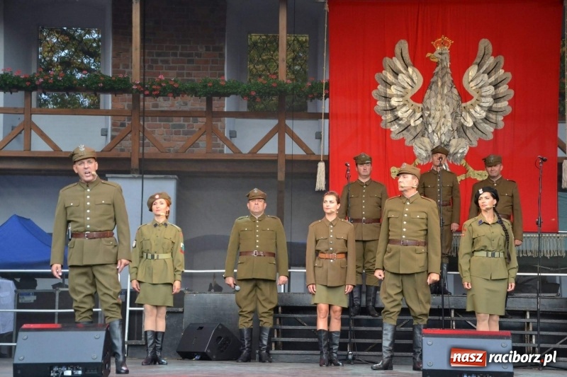 Zdjęcie w galerii na portalu naszraciborz.pl: Reprezentacyjny Zespół Artystyczny Wojska Polskiego wystąpił na Zamku Piastowskim wiadomości z regionu