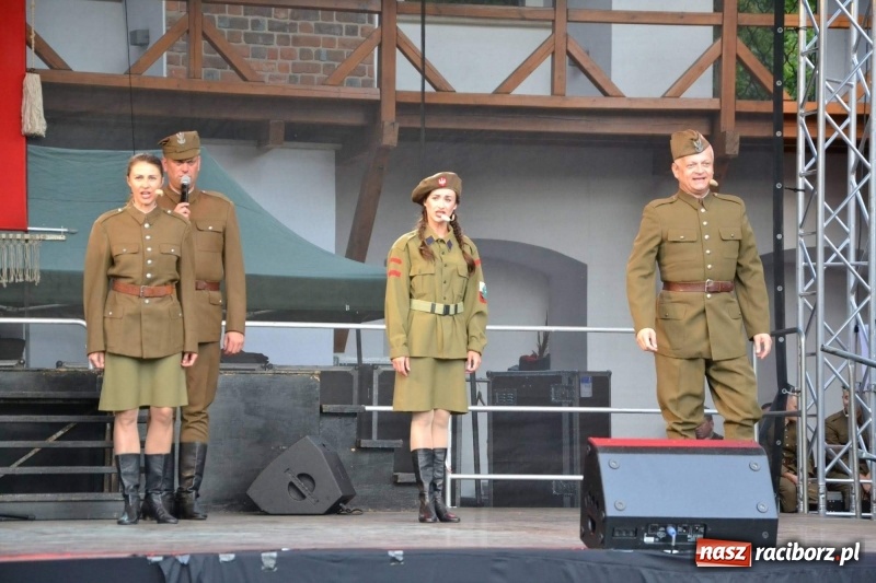 Zdjęcie w galerii na portalu naszraciborz.pl: Reprezentacyjny Zespół Artystyczny Wojska Polskiego wystąpił na Zamku Piastowskim wiadomości z regionu