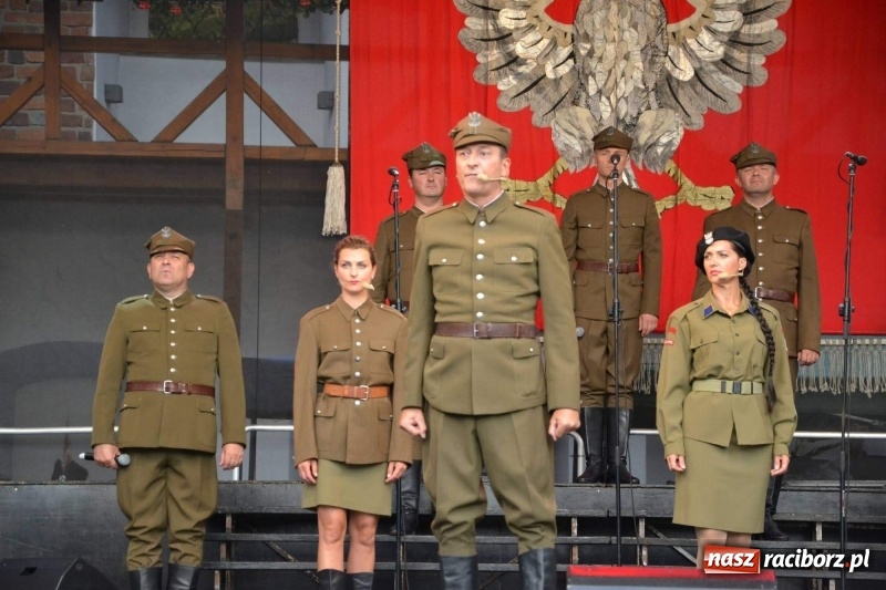 Zdjęcie w galerii na portalu naszraciborz.pl: Reprezentacyjny Zespół Artystyczny Wojska Polskiego wystąpił na Zamku Piastowskim wiadomości z regionu